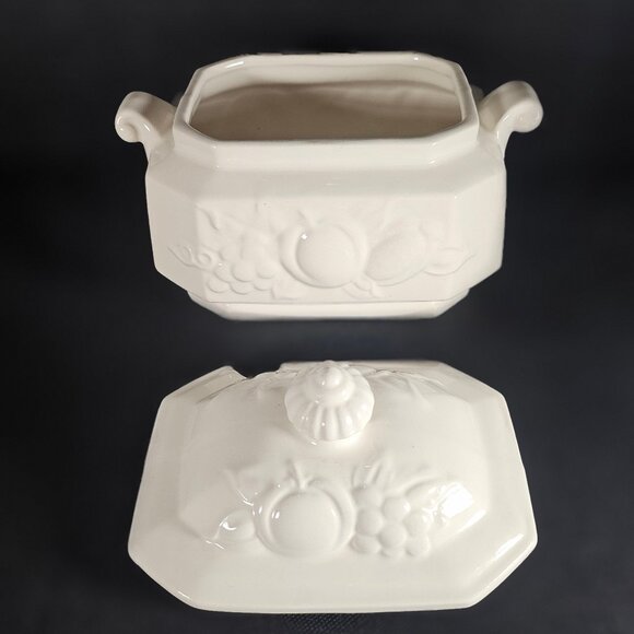 Vintage Himark Kitchen Gourmet White Embossed Fruit Motif Gravy Soup Tureen - Picture 7 of 11